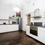 Old Town Spacious Apartment
